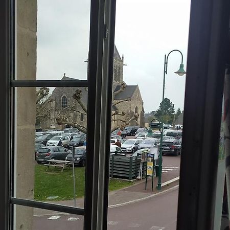 Gite De La Place De L'Eglise Sainte-Mere-Eglise Exterior foto