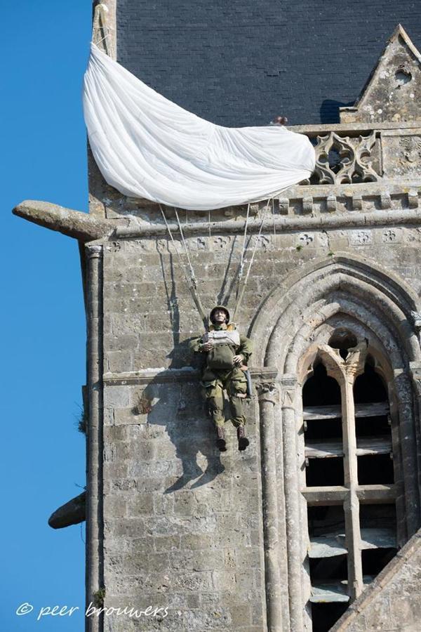 Gite De La Place De L'Eglise Sainte-Mere-Eglise Exterior foto