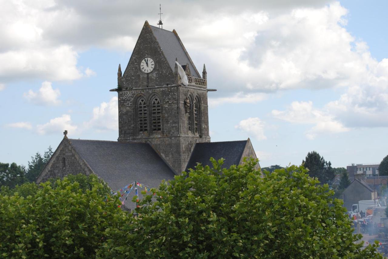 Gite De La Place De L'Eglise Sainte-Mere-Eglise Exterior foto