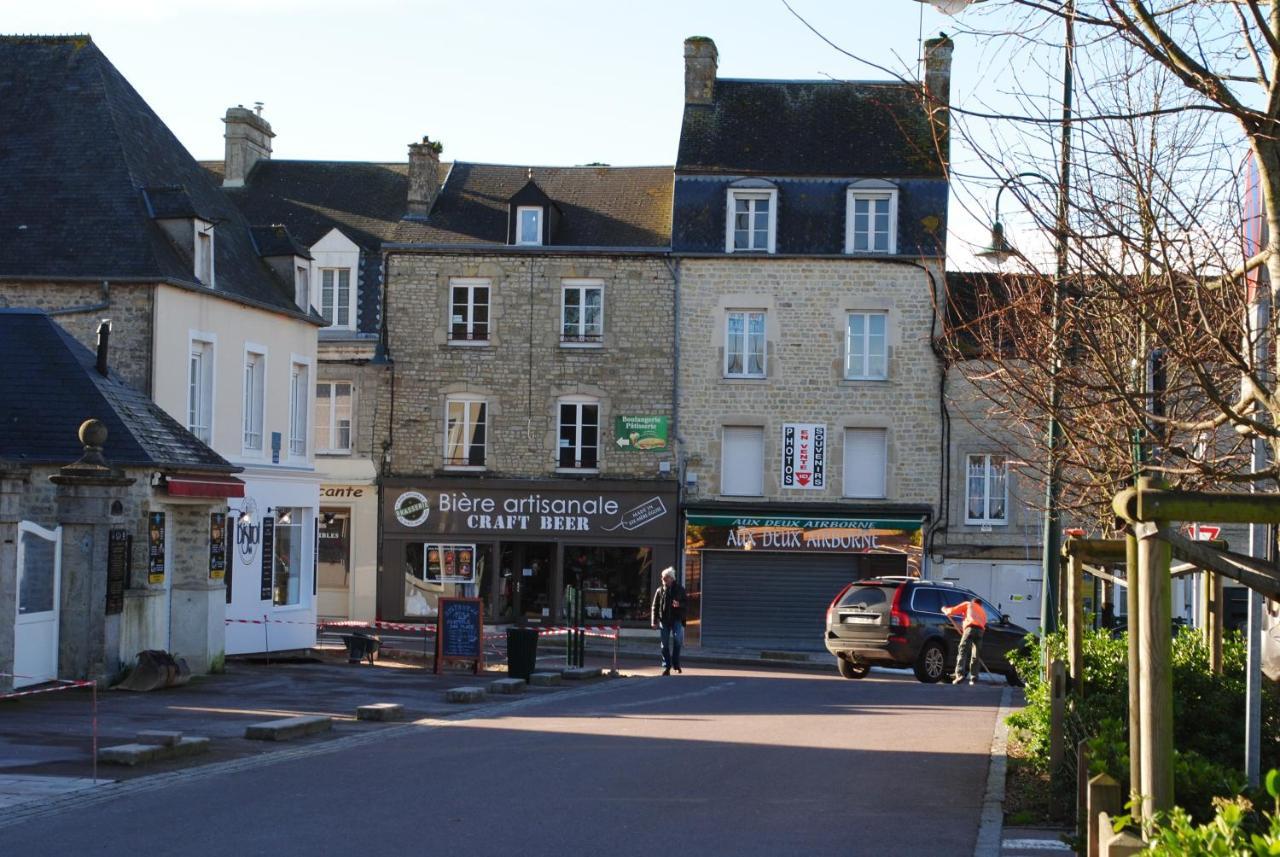 Gite De La Place De L'Eglise Sainte-Mere-Eglise Exterior foto